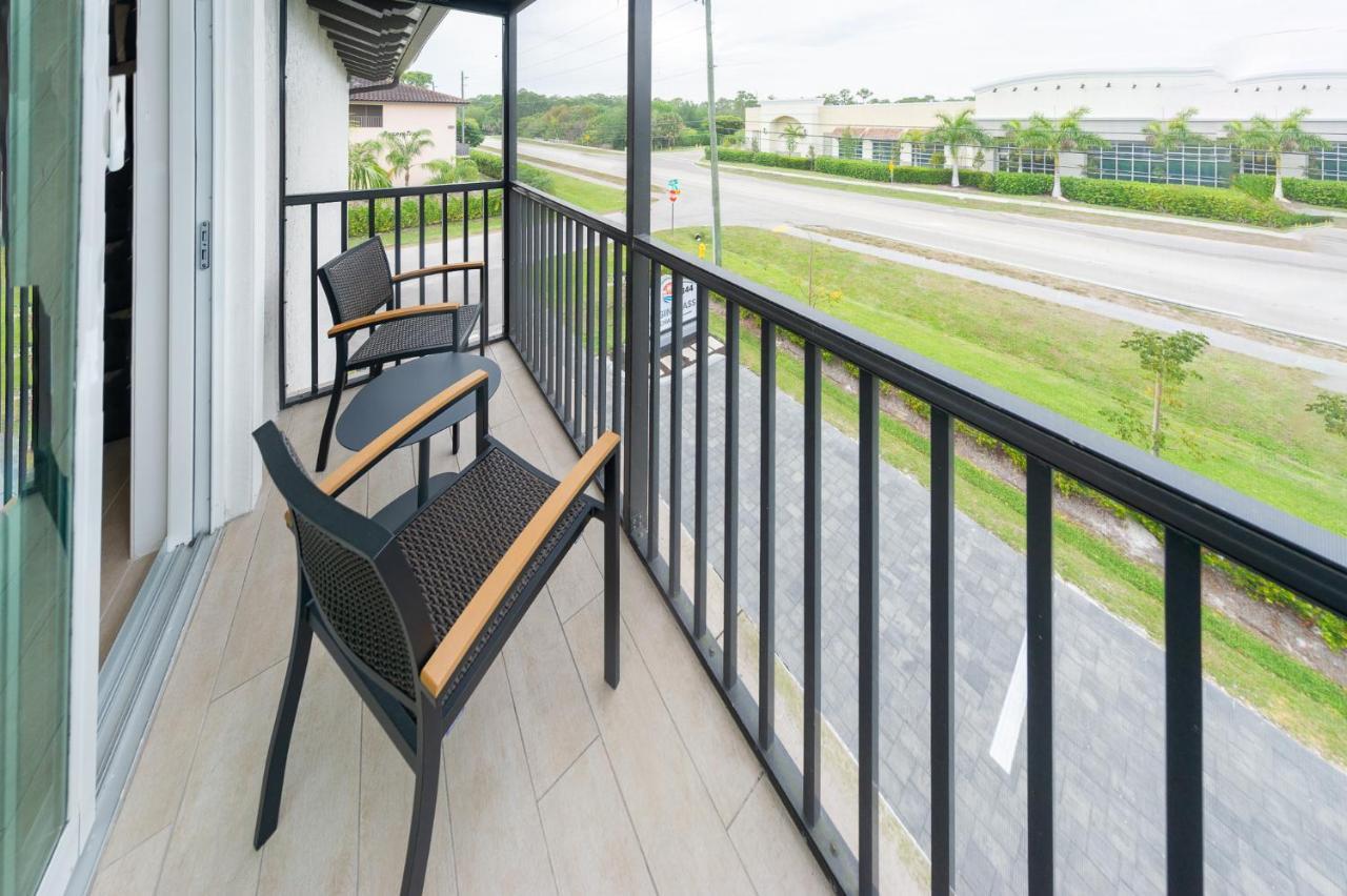 Wiggins Pass Chalet Bonita Springs Exterior photo