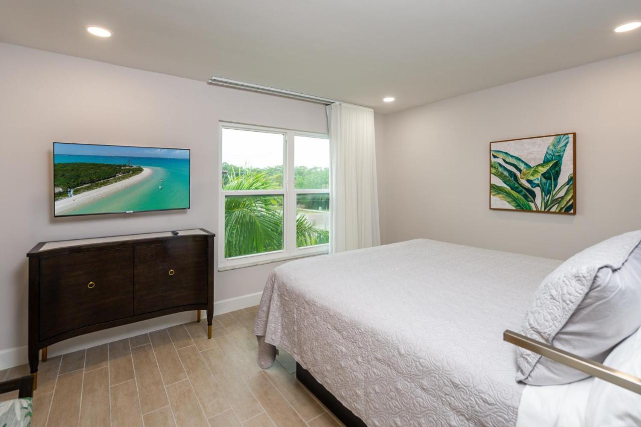 Wiggins Pass Chalet Bonita Springs Exterior photo