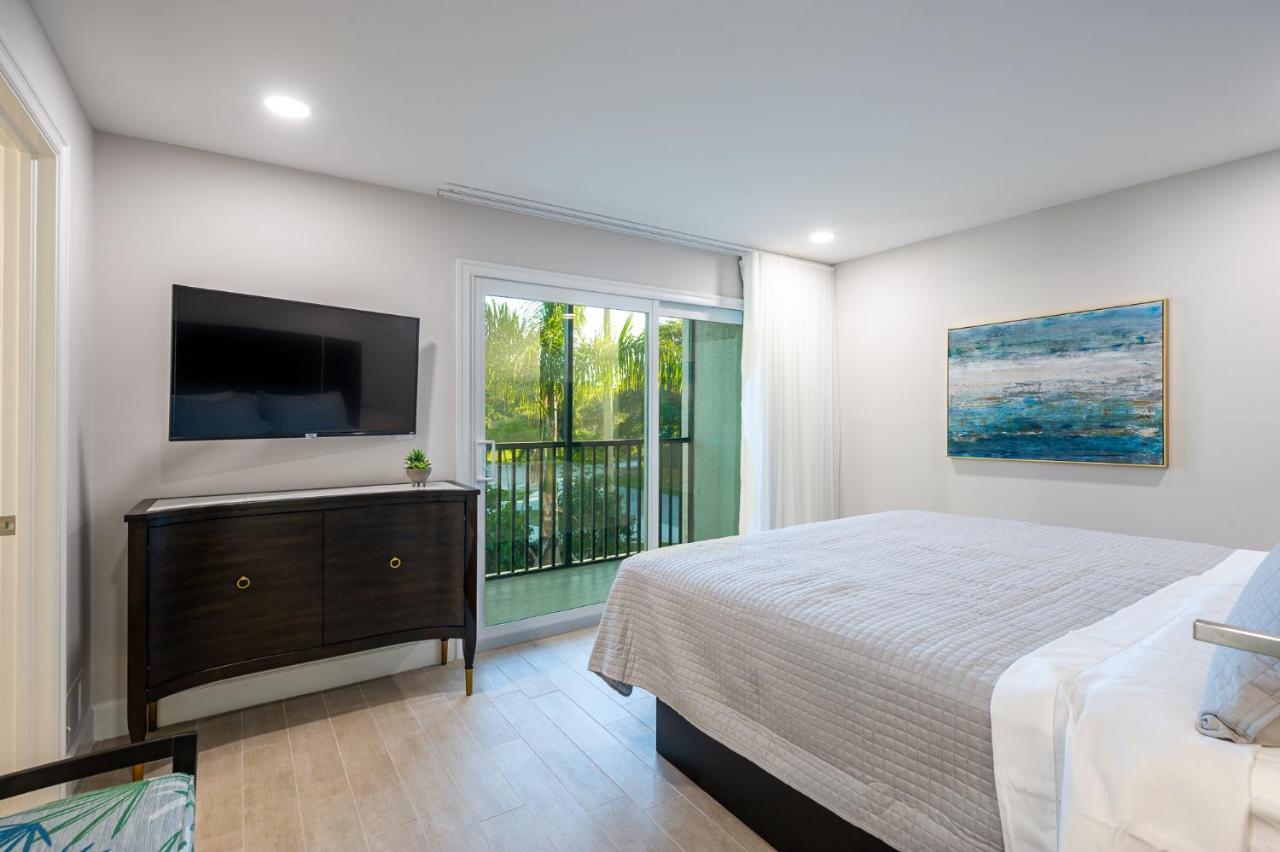Wiggins Pass Chalet Bonita Springs Exterior photo