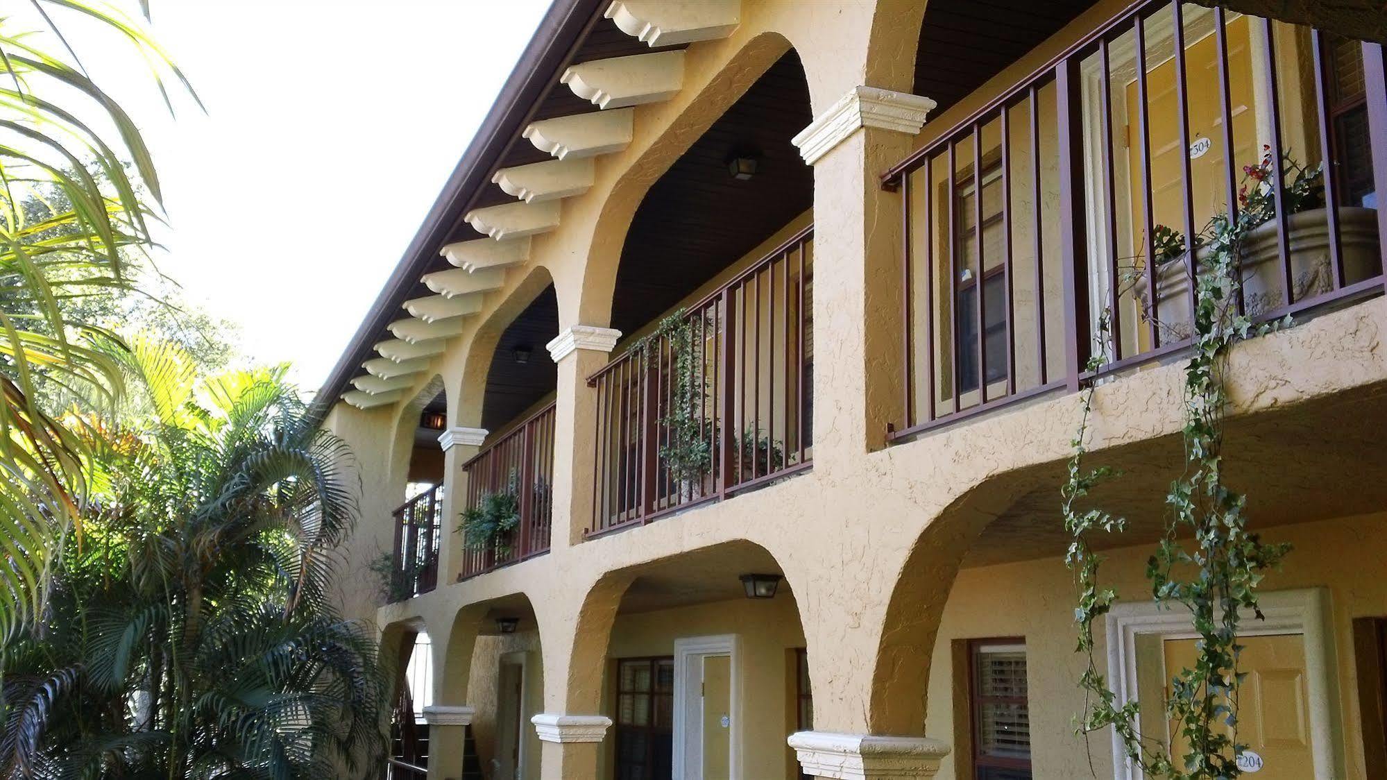 Wiggins Pass Chalet Bonita Springs Exterior photo